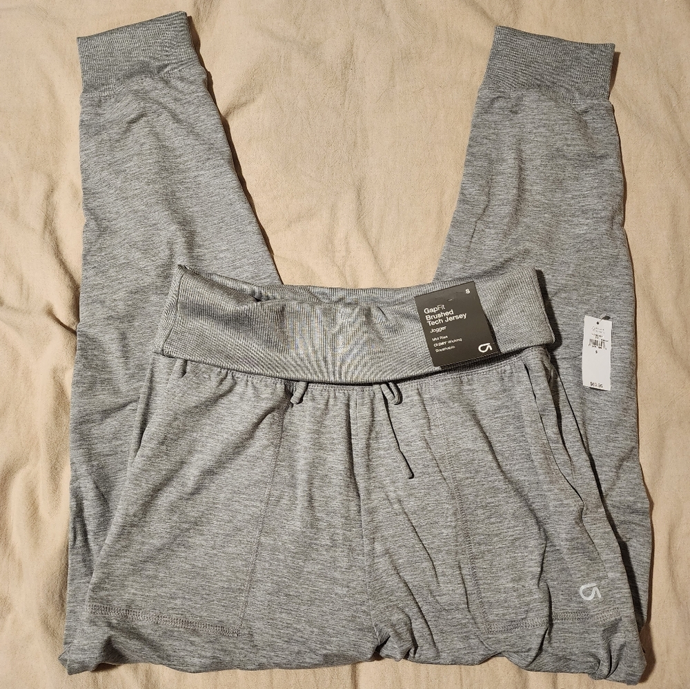 GAP Jogger - Brush Tech Jersey NEW